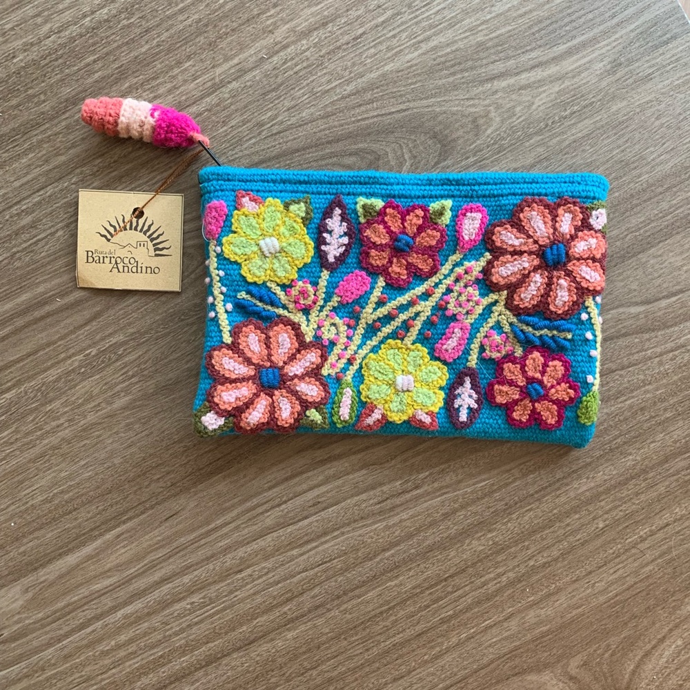 NWT Llapan Maki embroided wallet